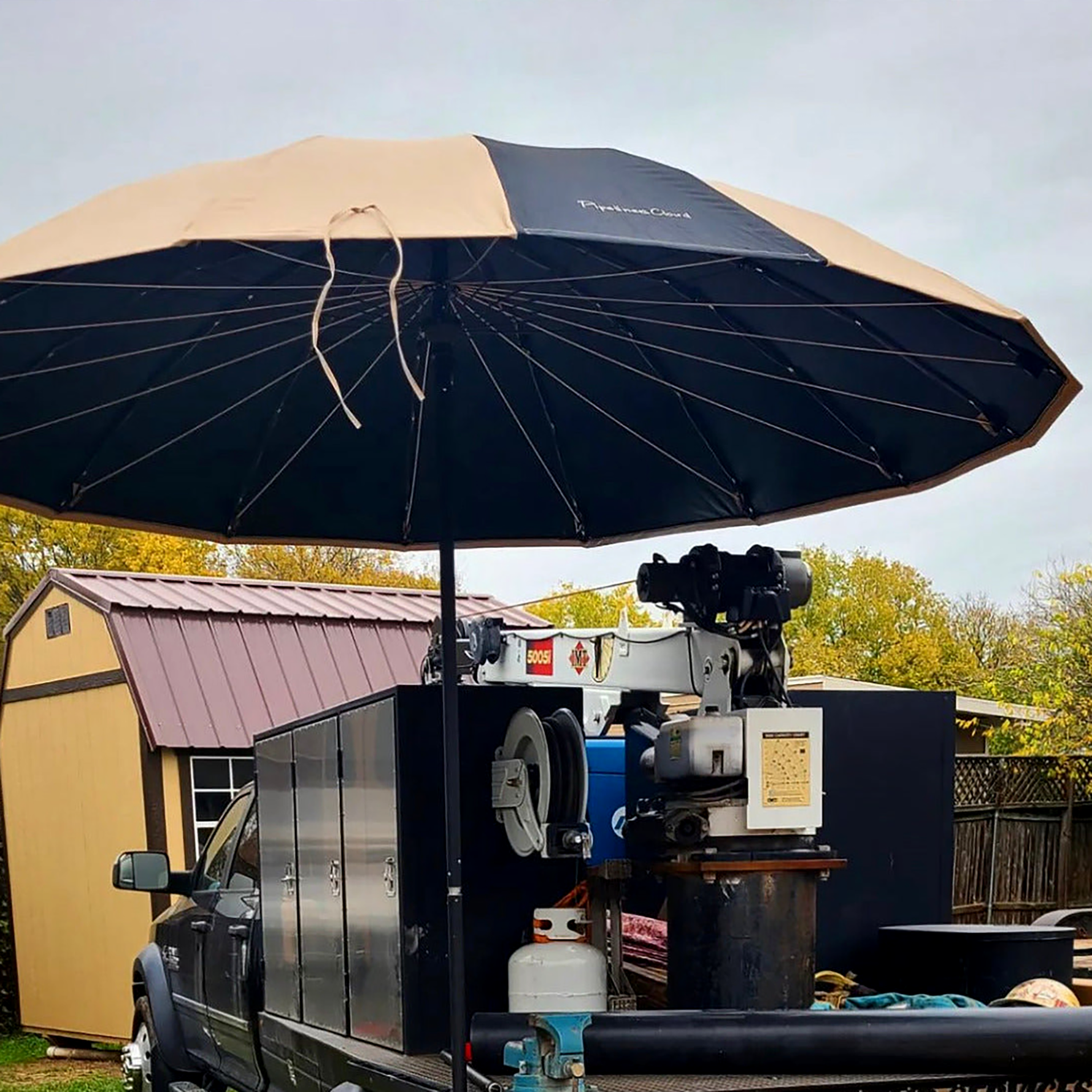 Pipeliners Cloud Heavy Duty 10 foot khaki umbrella